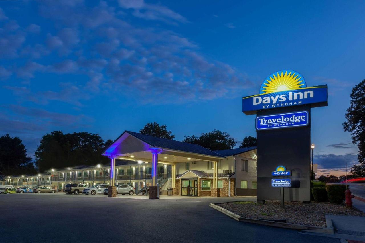 Travelodge By Wyndham Charles Town - Harpers Ferry Exterior foto